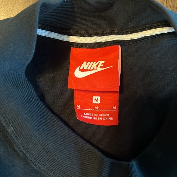 Nike Women’s Athletic Crop Top - Picture 3 of 7